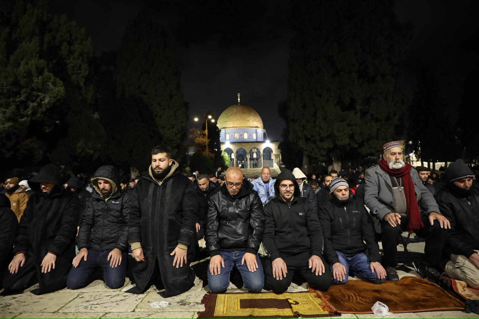 40 000 fidèles accomplissent les prières d'Isha et de Taraweeh à la mosquée Al-Aqsa