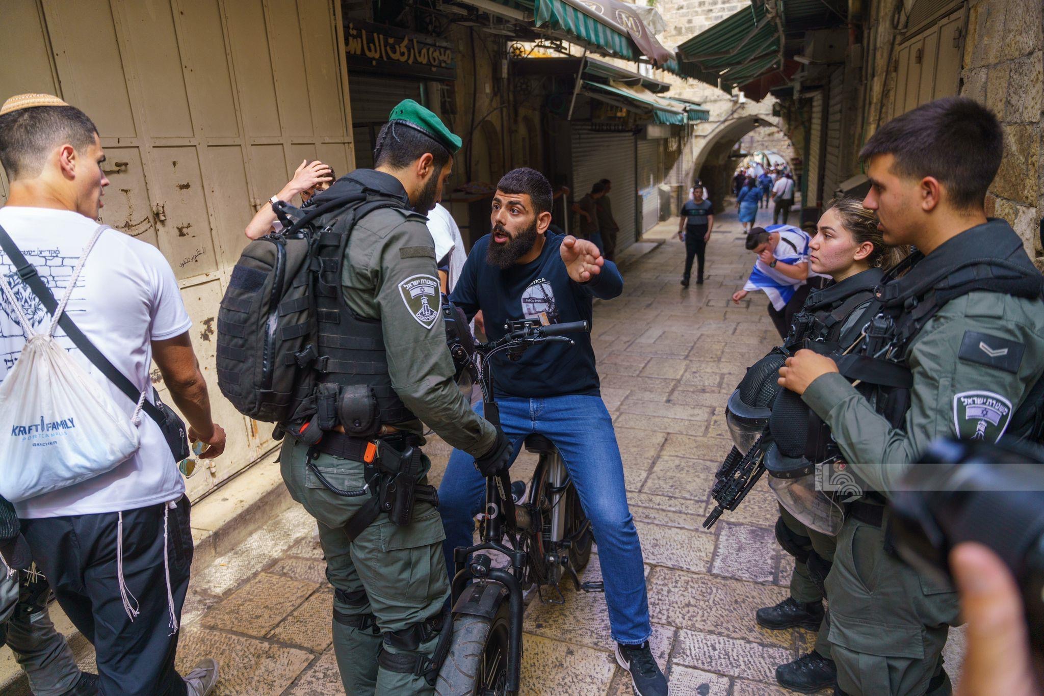 Les colons agressent les civils palestiniens à Jérusalem 