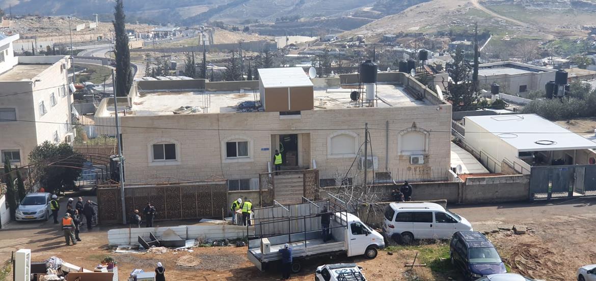 L'occupation évacue de force une maison palestinienne pour la démolir à Jérusalem