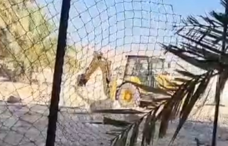 Des colons israéliens effectuent des travaux de fouilles près d'une école au nord de Jéricho