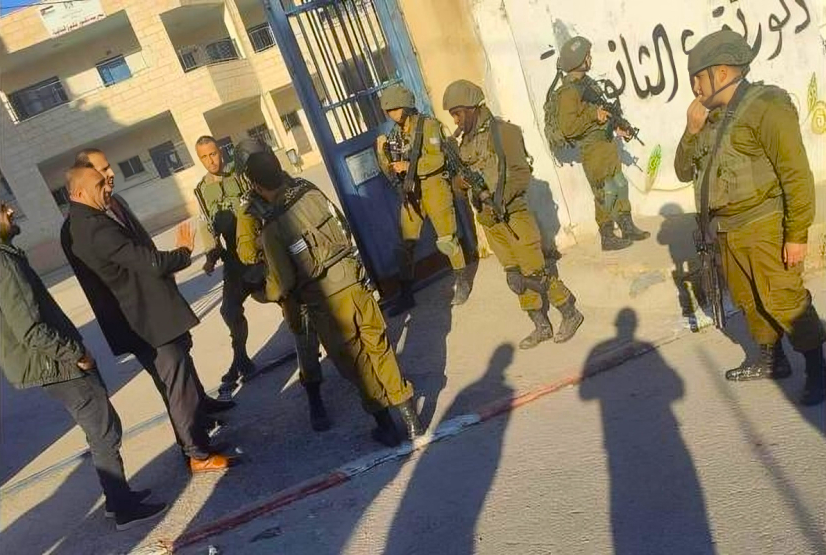 L'armée israélienne attaque une école de filles et peint des graffitis racistes à Bethléem
