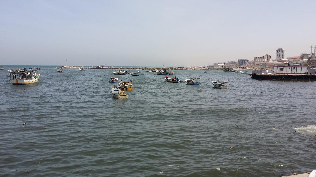 Les balles de l’occupation ciblent les pêcheurs et les agriculteurs palestiniens à Gaza 