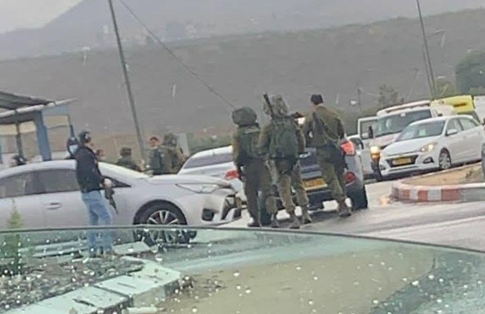 Les forces d’occupation tirent sur un véhicule palestinien au sud de Naplouse