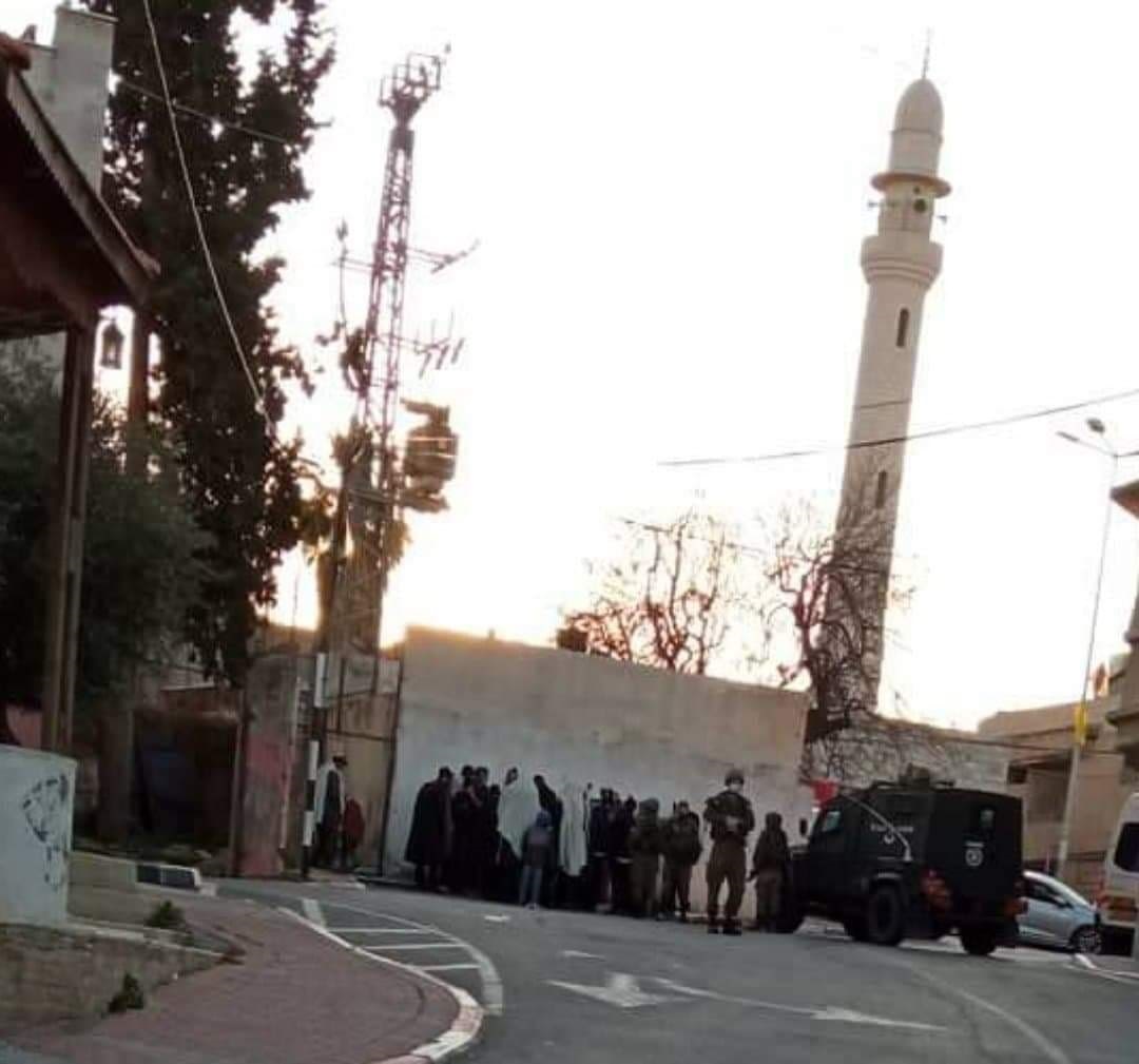 Des colons prennent d’assaut d’anciens sites islamiques à Salfit