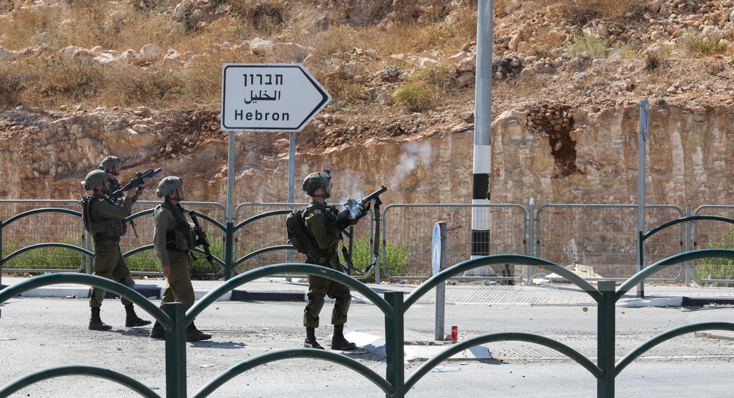 L'armée israélienne envahit différentes régions et renforce les mesures militaires à Hébron