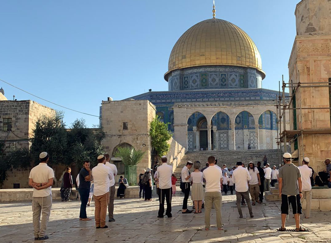 Des dizaines de colons s’introduisent dans la mosquée d’Al-Aqsa malgré le verrouillage de coronavirus