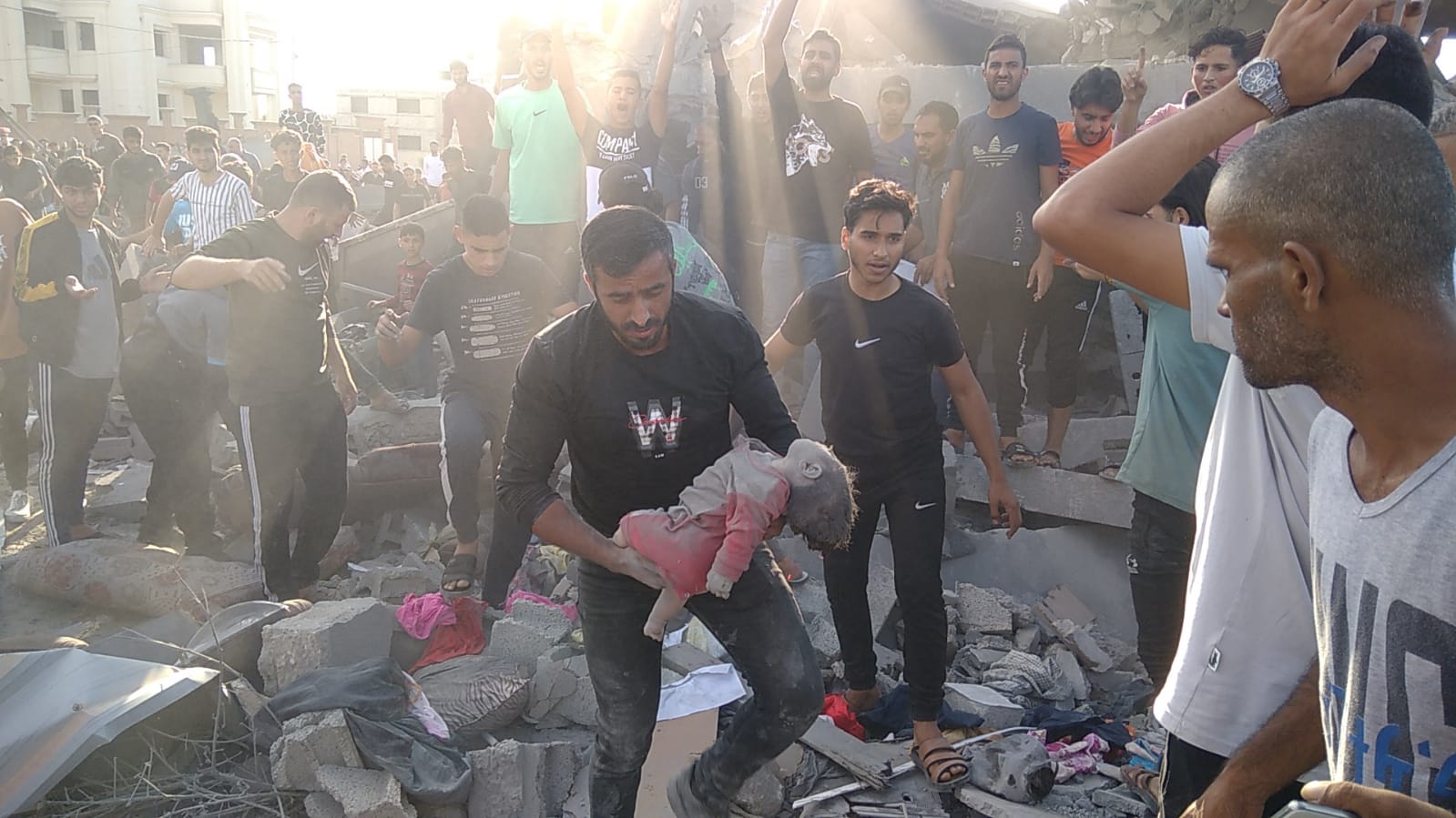 Jour 244 du génocide : 35 Palestiniens tués dans un massacre israélien commis contre une école de l’UNRWA