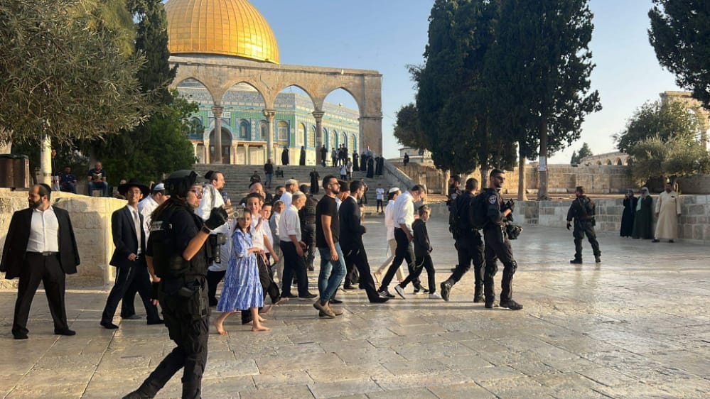 Des colons envahissent la mosquée saints Al-Aqsa