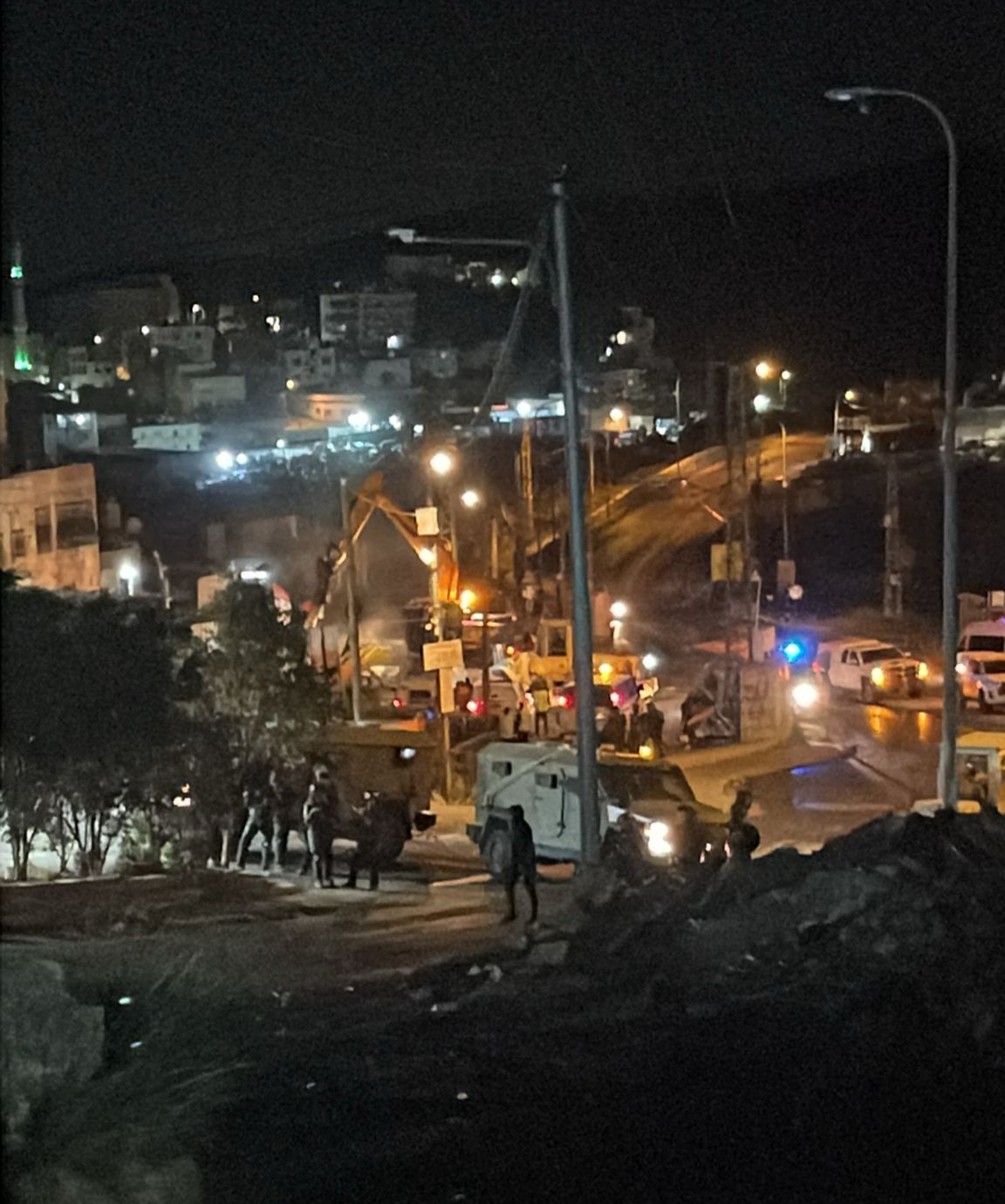L'occupation démolit des installations commerciales à Hizma