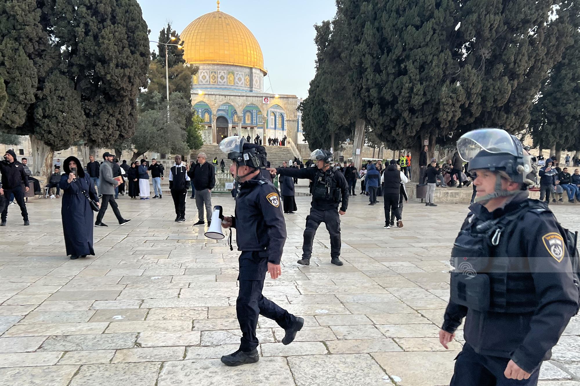 Des dizaines de colons prennent d'assaut Al-Aqsa