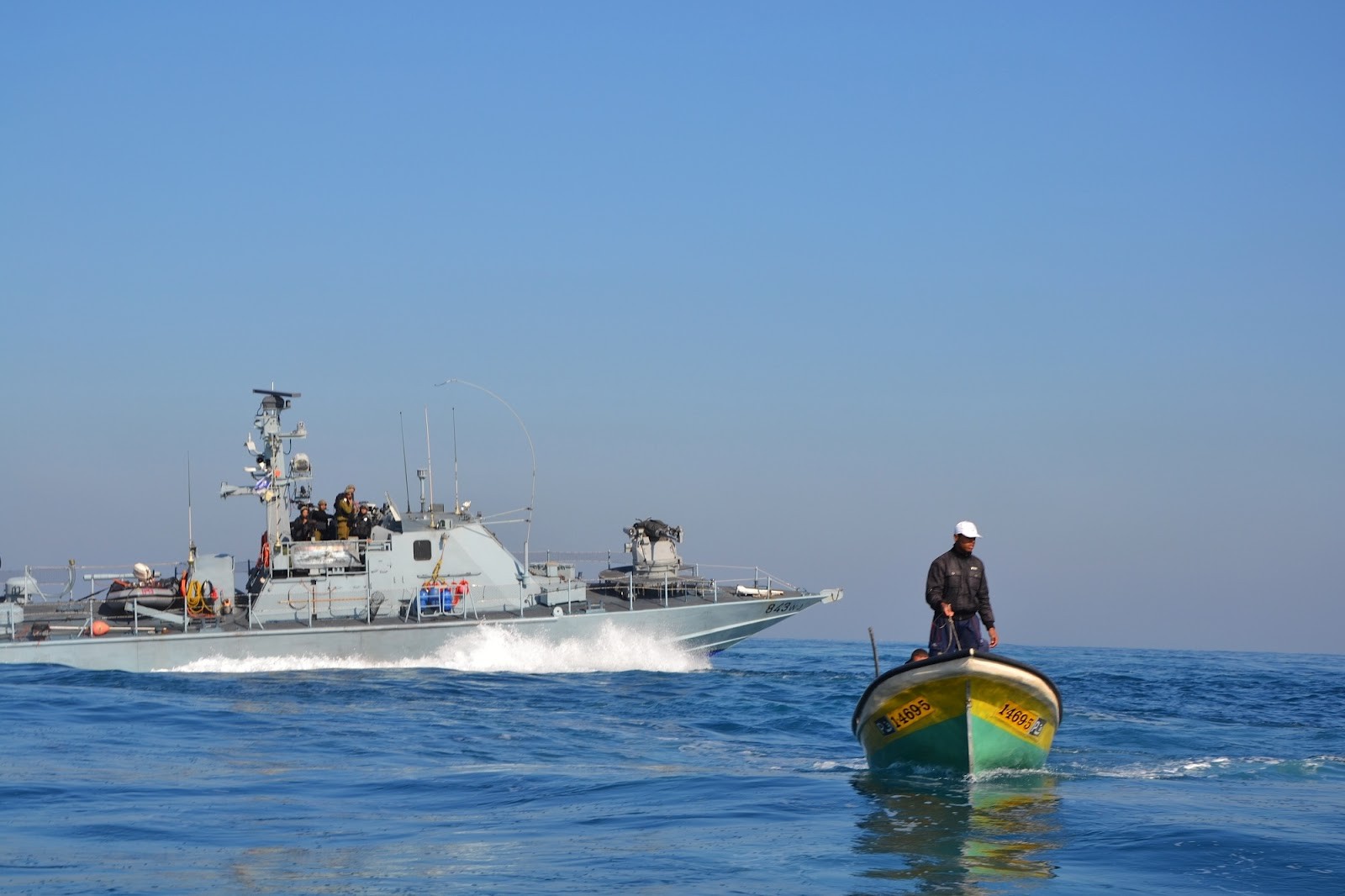 La marine israélienne ouvre le feu sur des pêcheurs palestiniens naviguant au large de la côte sud de Gaza