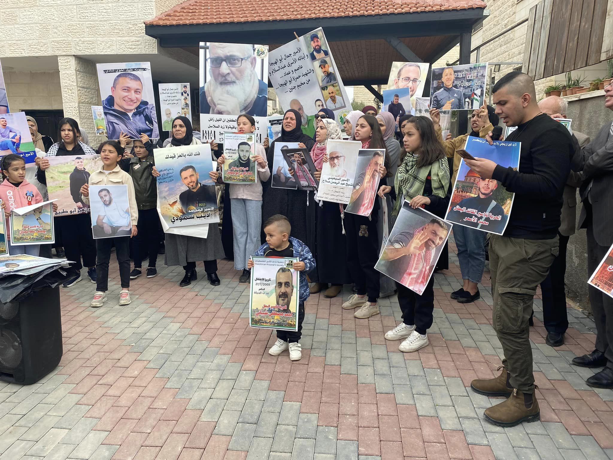 Cisjordanie : plusieurs sit-in de solidarité avec les prisonniers palestiniens et  la bande de Gaza  
