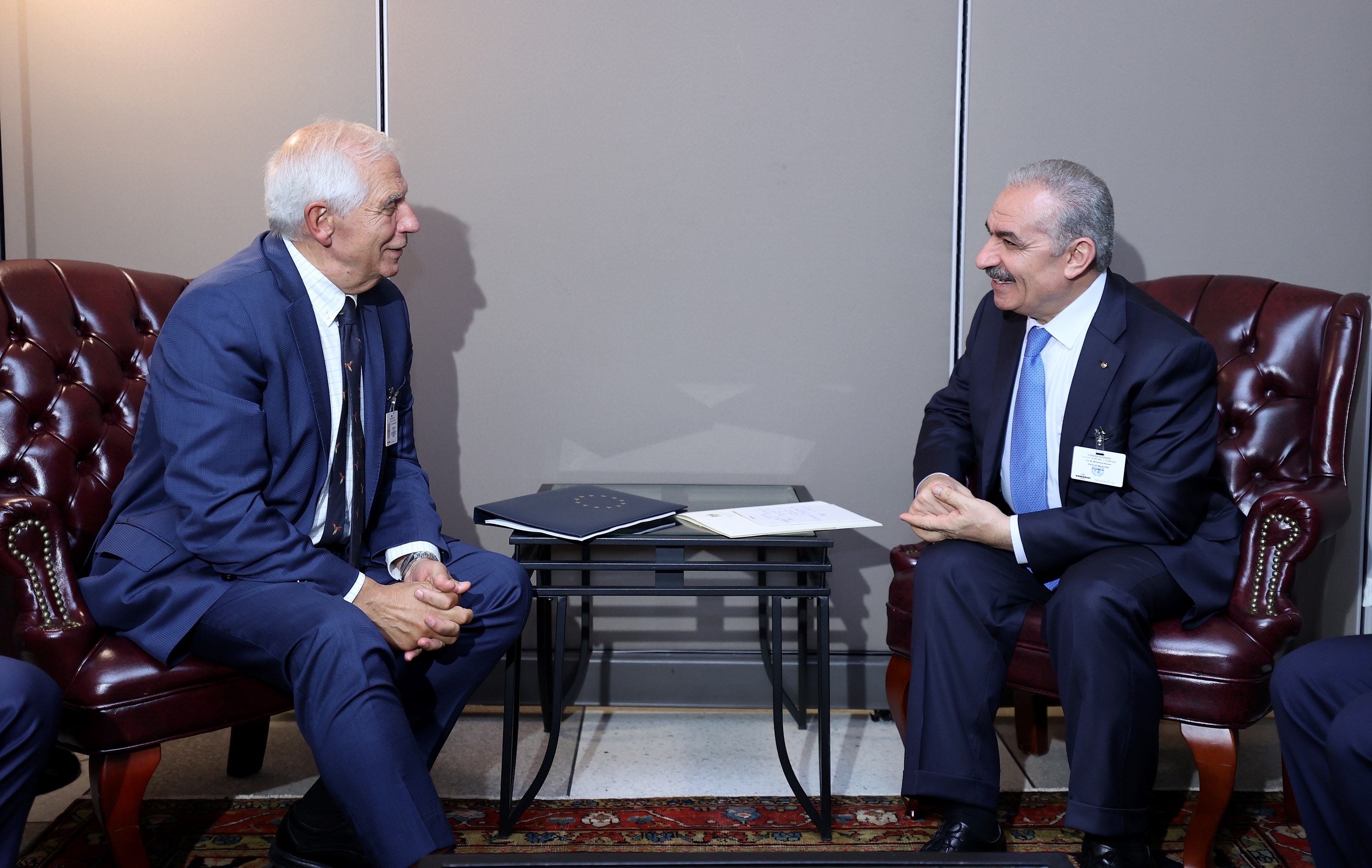 Shtayyeh discute avec Borrell des violations israéliennes et des moyens de relancer le processus politique