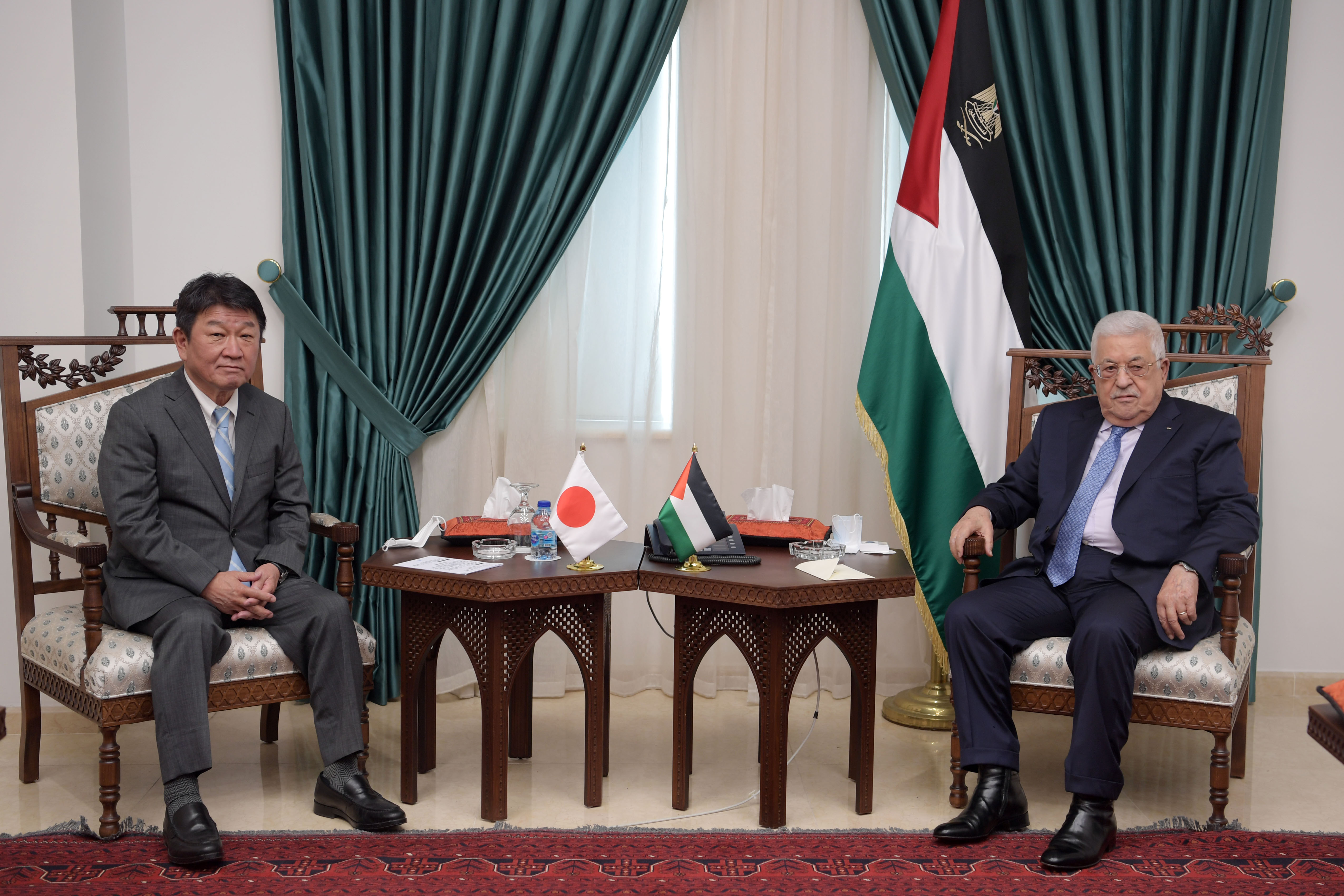 Le président Abbas accueille le ministre japonais des affaires estrangères