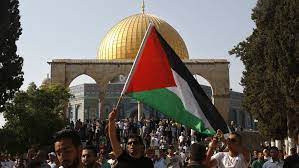 Manifestation à l'intérieur d’Al-Aqsa après la prière du soir en protestation de l'agression  contre la mosquée sainte sainte et ses fidèles 
