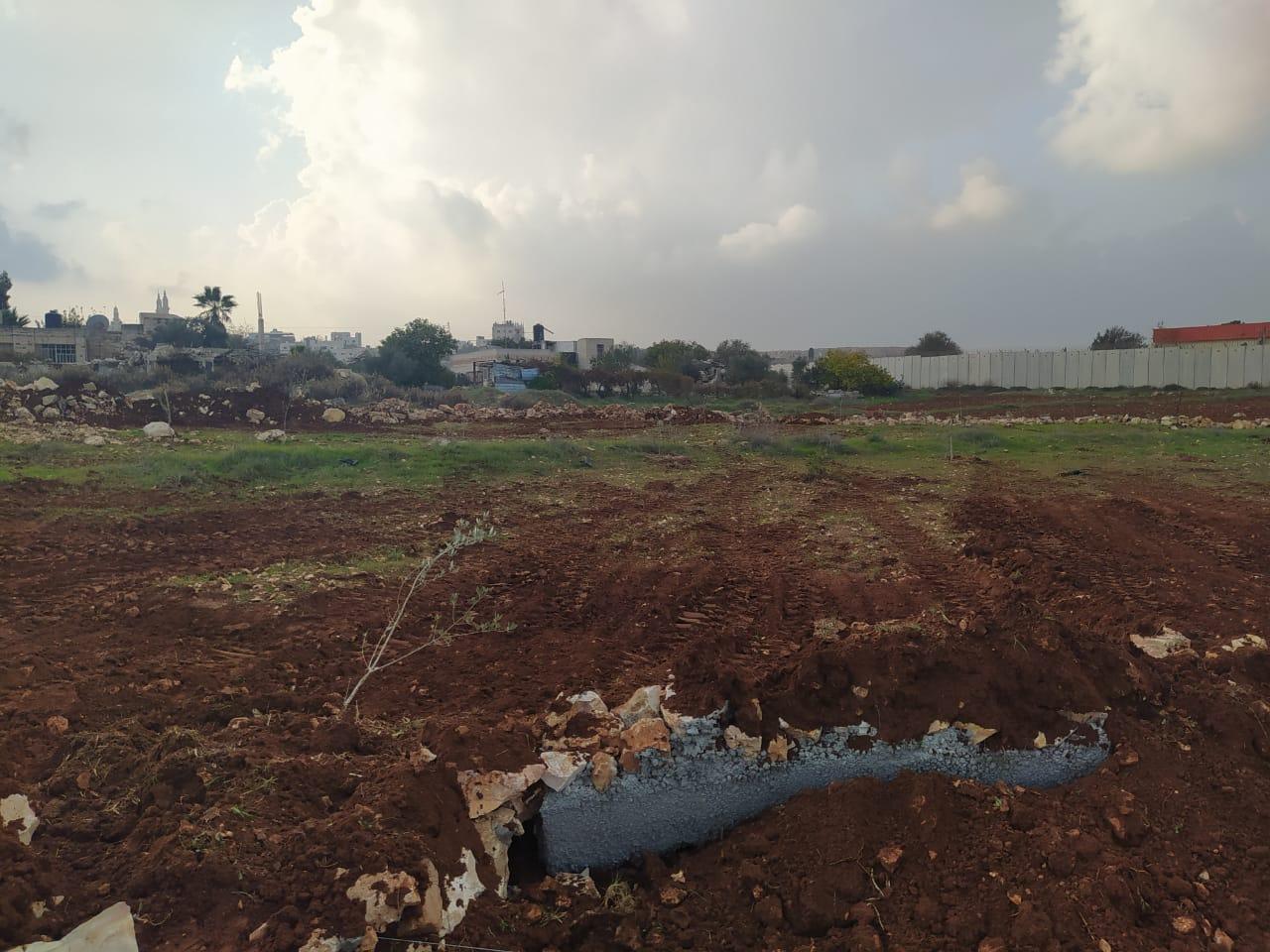 Les bulldozers d’occupation balayent des terres agricoles à Jérusalem 