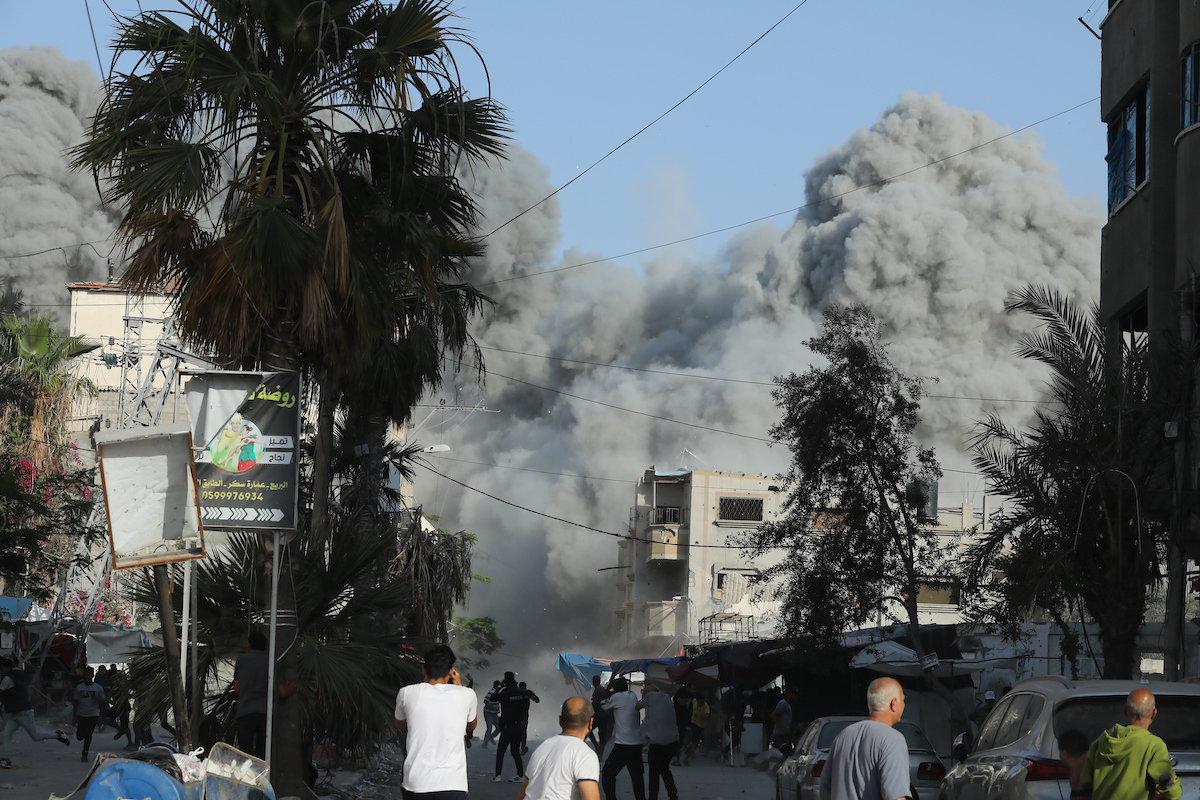 5 martyrs dont trois frères lors des raids israéliens sur les camps de Nusirat et Brij