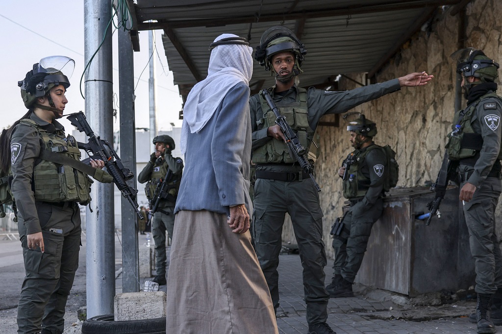 Les forces d'occupation empêchent des milliers de fidèles d'accéder à la mosquée Al-Aqsa