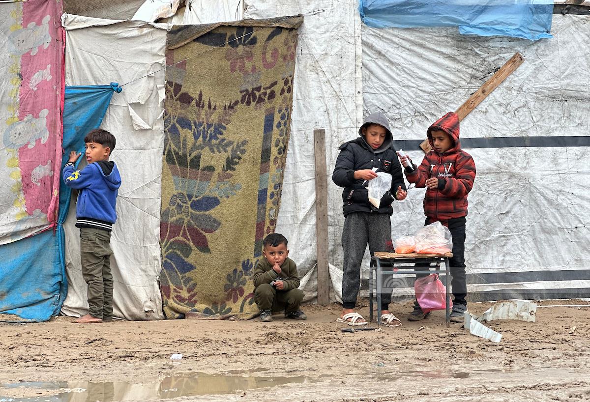 Près d'un million de déplacés gazaouis sont confrontés à un hiver extrêmement froid, selon l'ONU