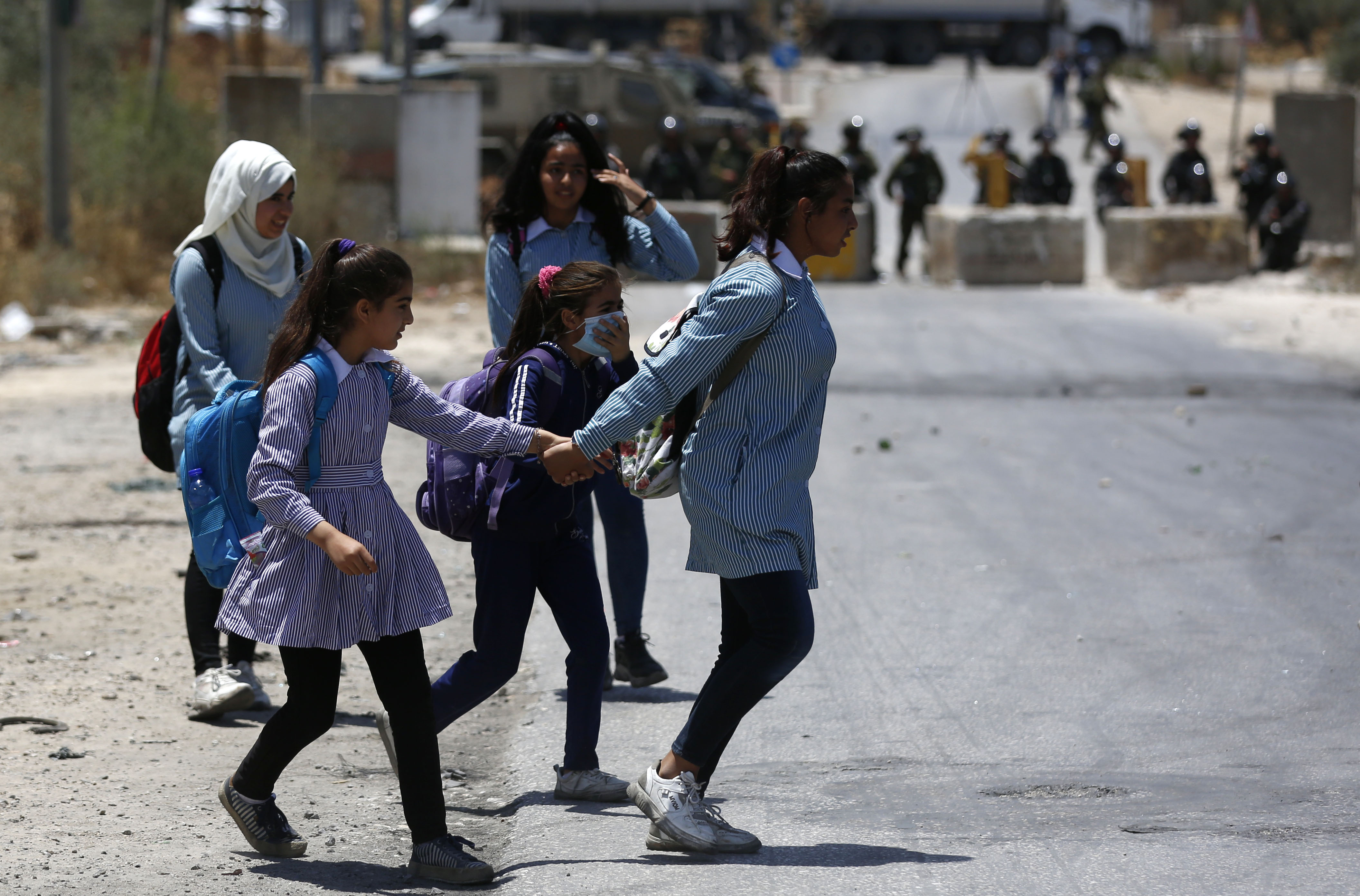 L'occupation vise une école à Naplouse avec des bombes assourdissantes, à gaz et assourdissantes
