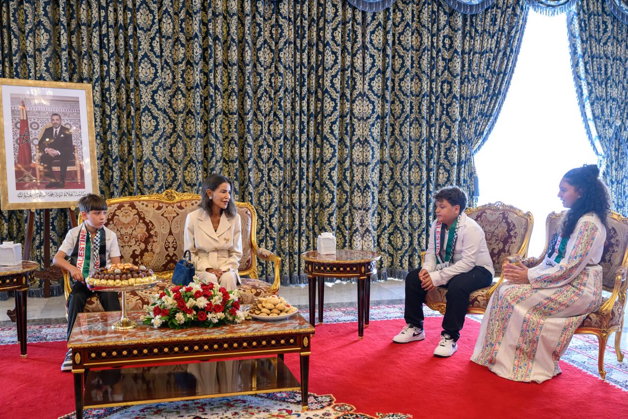 Rabat : La princesse Lalla Meryem reçoit des enfants de Jérusalem participant au camp « Manarat Al Salam ».