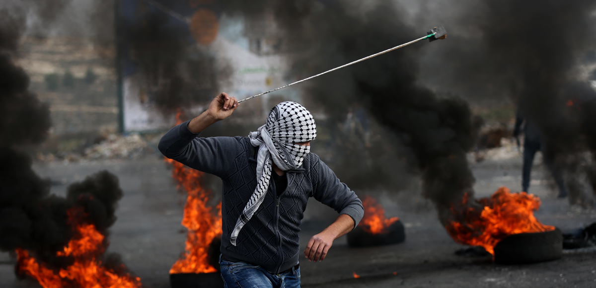 Des citoyens asphyxiés lors d’affrontements avec les forces d’occupation sur l’entrée nord d’Al-Bireh 