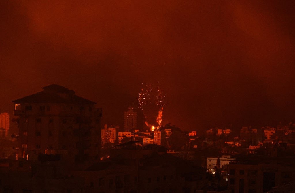 Une série de violents raids israéliens sur le centre et le sud de la bande de Gaza
