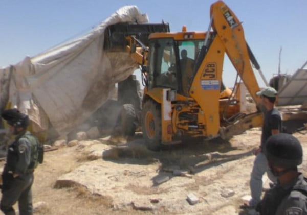L'occupation détruit des installations et maisons à Hébron et Naplouse 