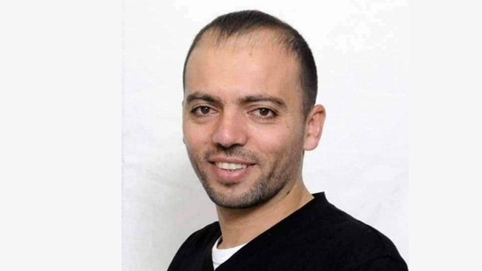 Pour le 37ème jour, le prisonnier Awawda poursuit sa grève de la faim illimitée 