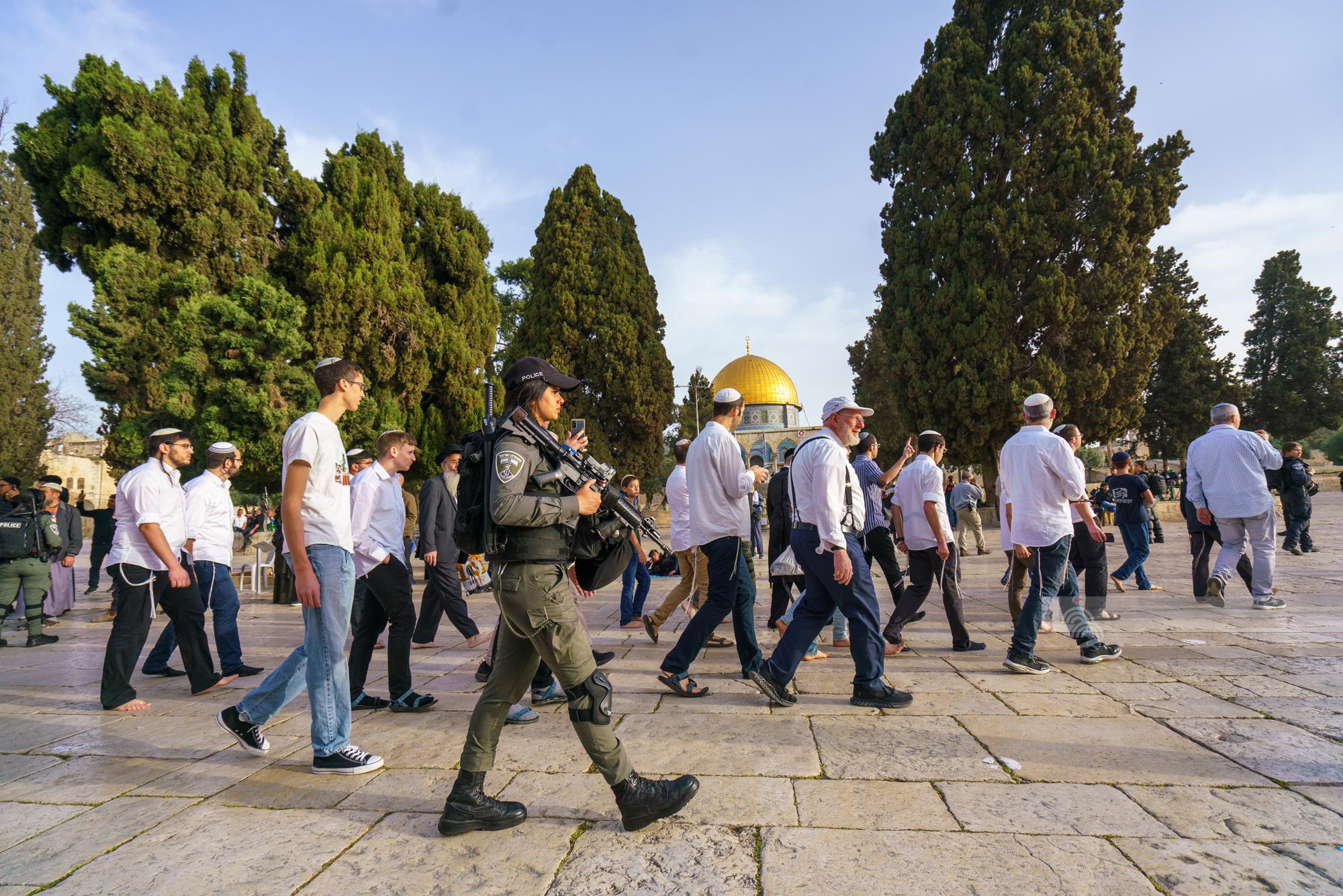 Des colons attaquent Al-Aqsa et la police israélienne impose des amendes aux véhicules à Silwan