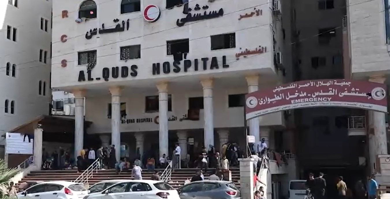 Intenses bombardements israéliens à proximité de l'hôpital Al-Quds, au sud de Gaza