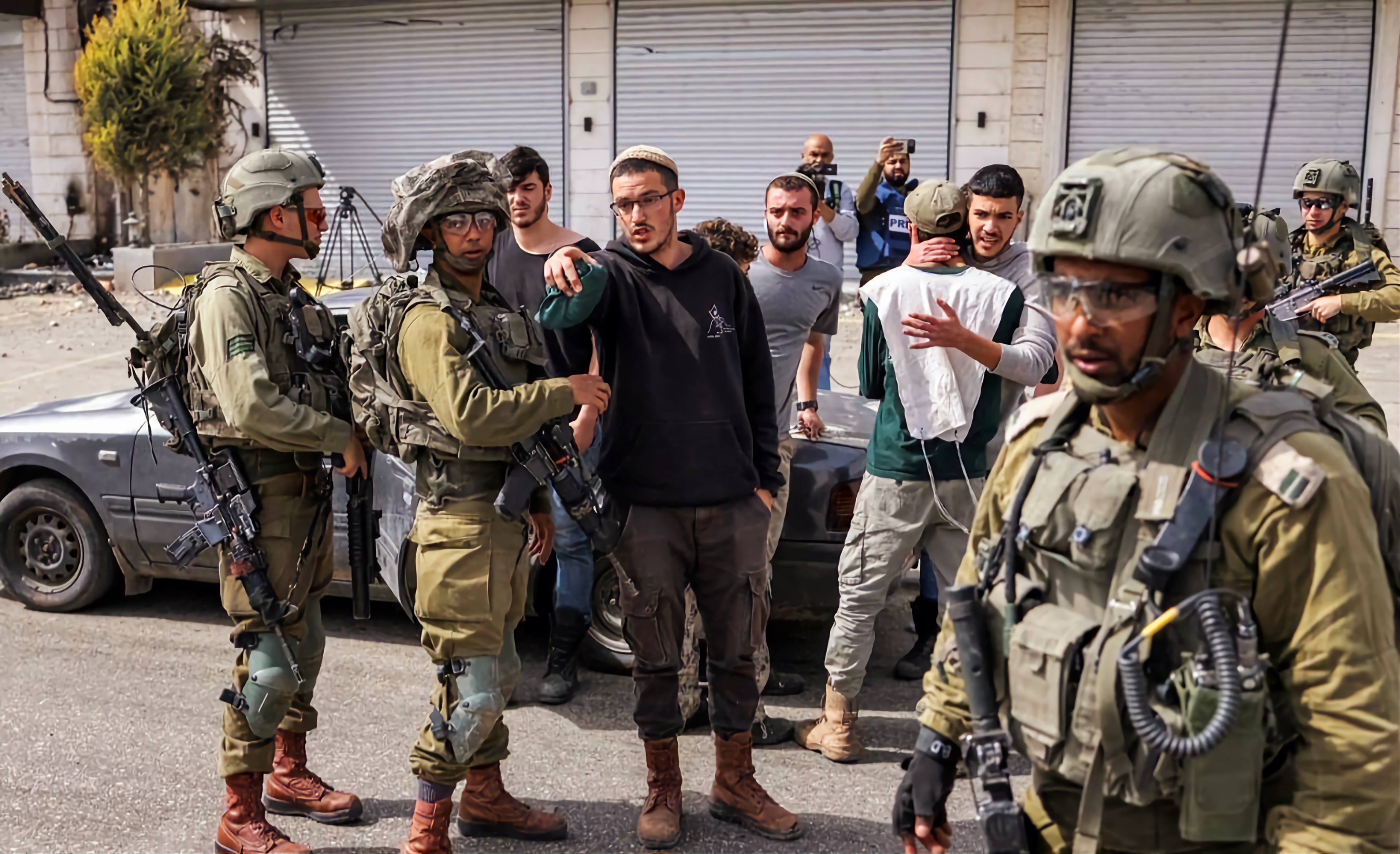 Des colons israéliens pillent un magasin au sud de Naplouse