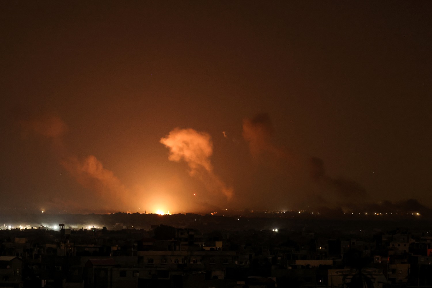 Gaza : 15 martyrs dans un bombardement Israélien ciblant une maison 
