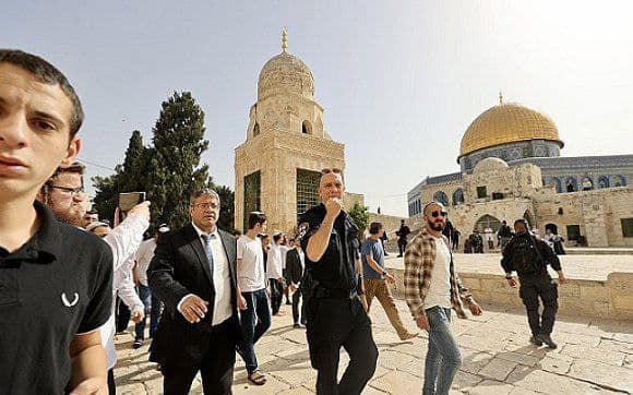 L'extrémiste Ben Ghafir mène une invasion des colons contre la mosquée Al-Aqsa
