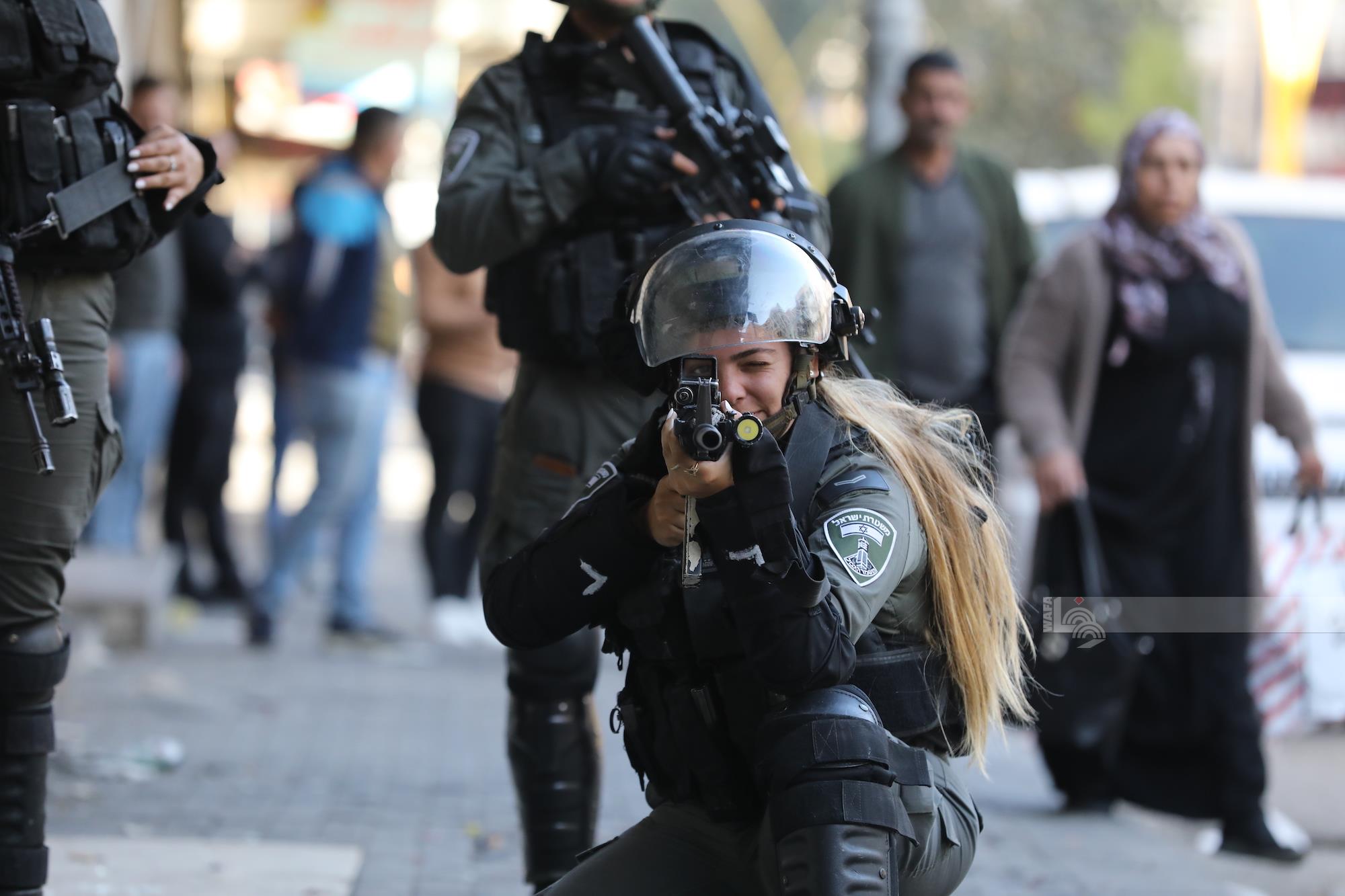 Trois Palestiniens blessés lors de l’effraction et le siège par les forces d’occupation de la vieille ville de Naplouse