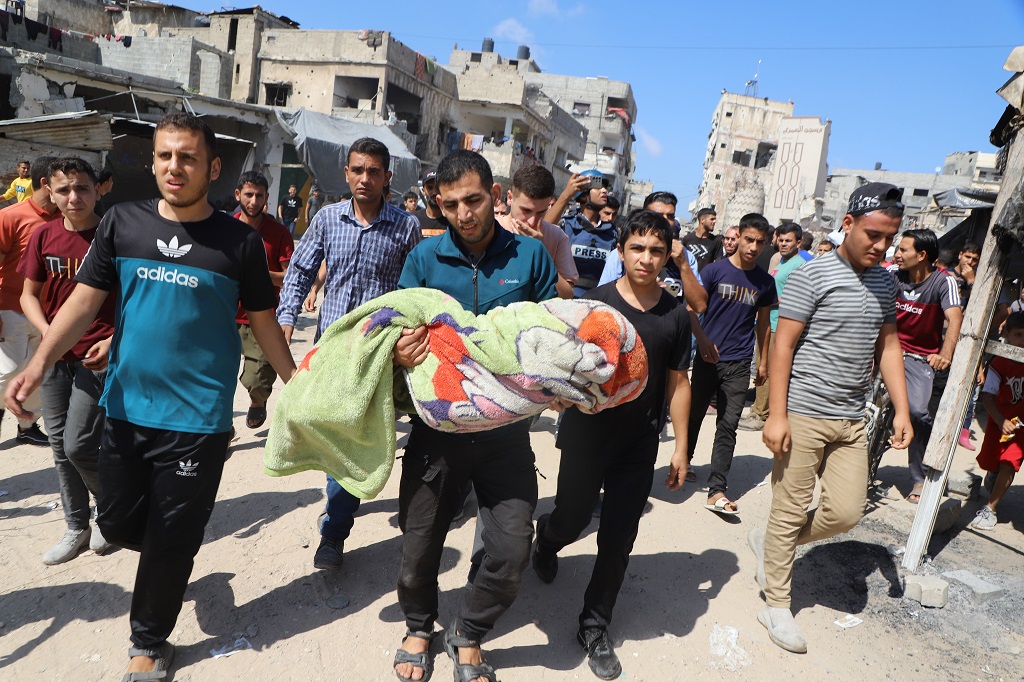 L'occupation continue de commettre des massacres dans le nord de la bande de Gaza : martyrs et blessés dans le bombardement de trois maisons