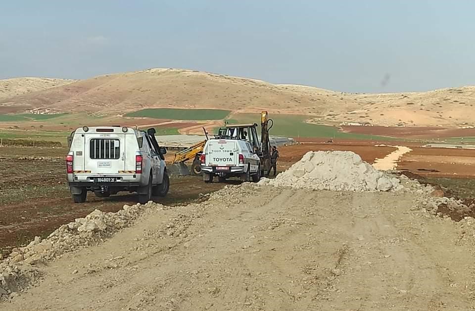 Les forces d’occupation israéliennes confisquent un bulldozer dans la vallée du Jourdain
