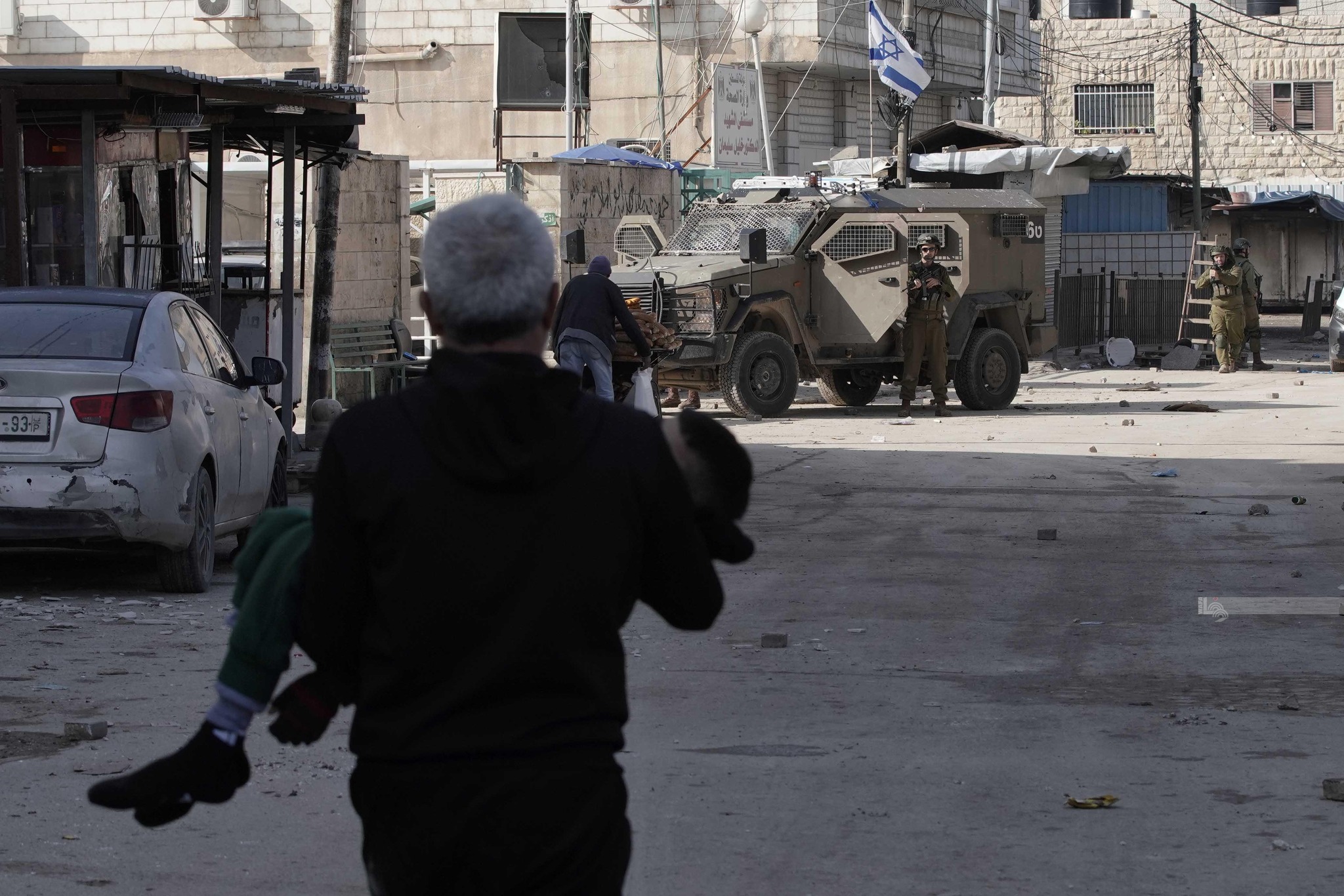  Cisjordanie : des affrontements éclatent entre les soldats israéliens et les jeunes palestiniens  