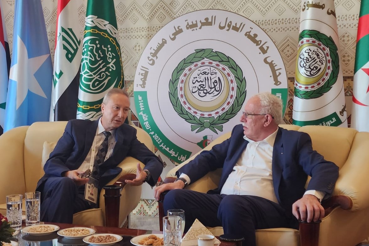 Al-Maliki arrive en Algérie pour participer à la réunion préparatoire des ministres des Affaires étrangères du sommet arabe 