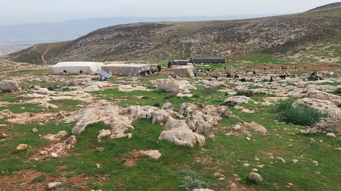 L’occupation empêche les habitants déplacés de force de Khirbet « Jabait » d’y retourner