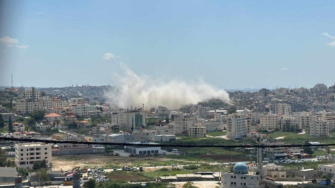 Israël fait exploser un bâtiment résidentiel dans le camp de Tulkarem en Cisjordanie occupée
