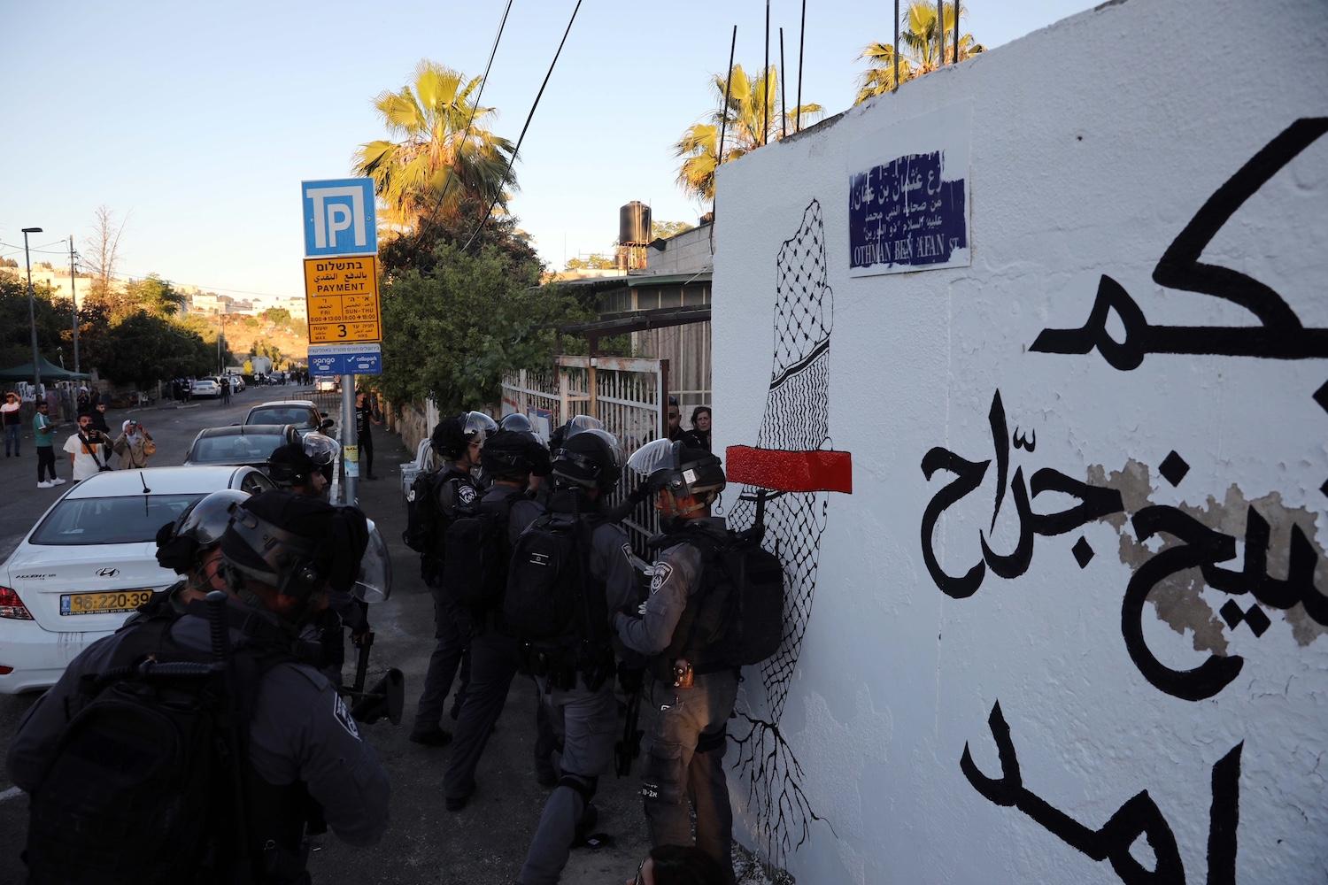 ( Mise à jour ) En conjonction avec la marche des colons : l'occupation attaque les militants de solidarité à Sheikh Jarrah