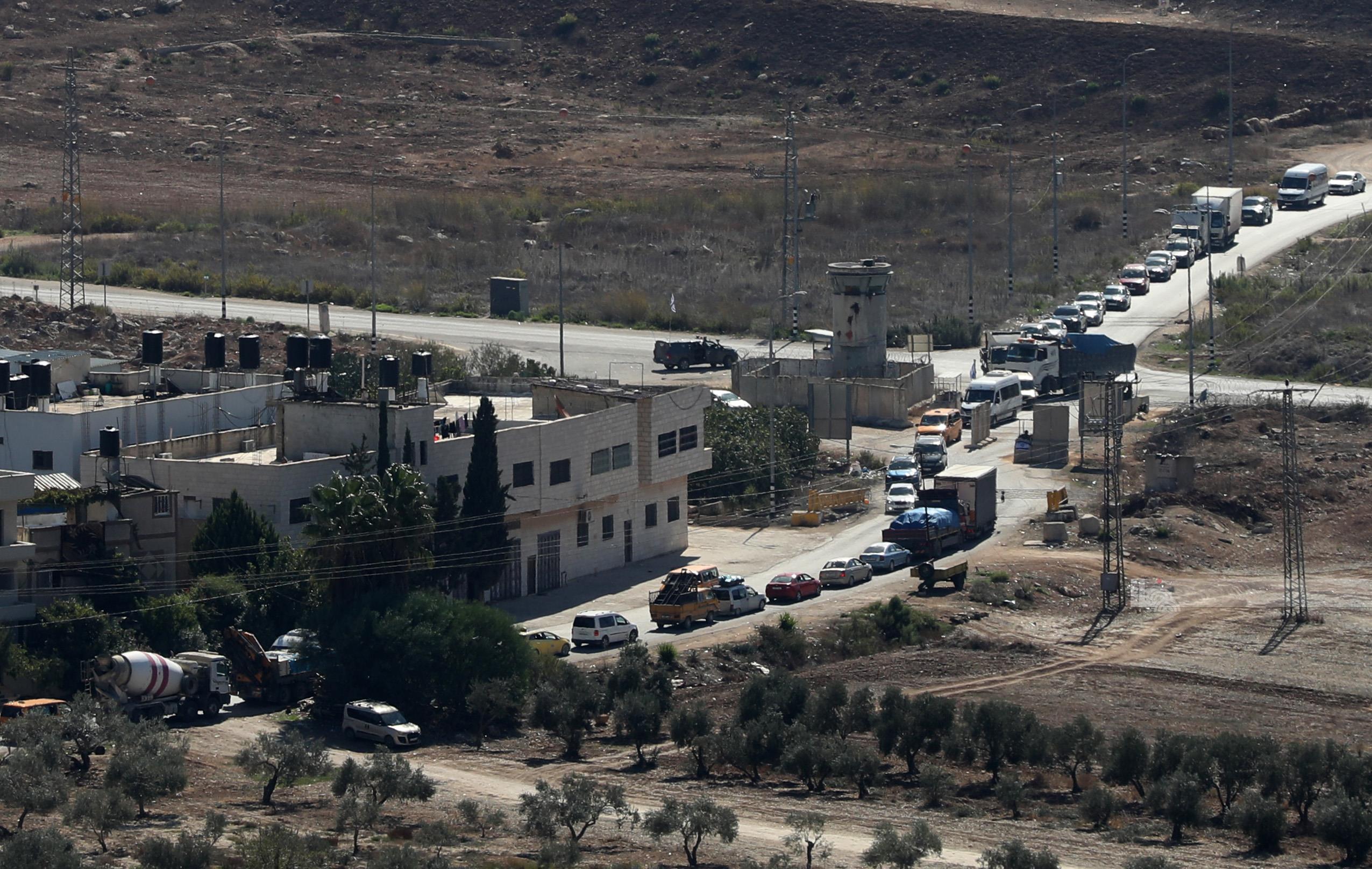 L'occupation renforce ses mesures militaires et entrave la circulation des citoyens en Cisjordanie