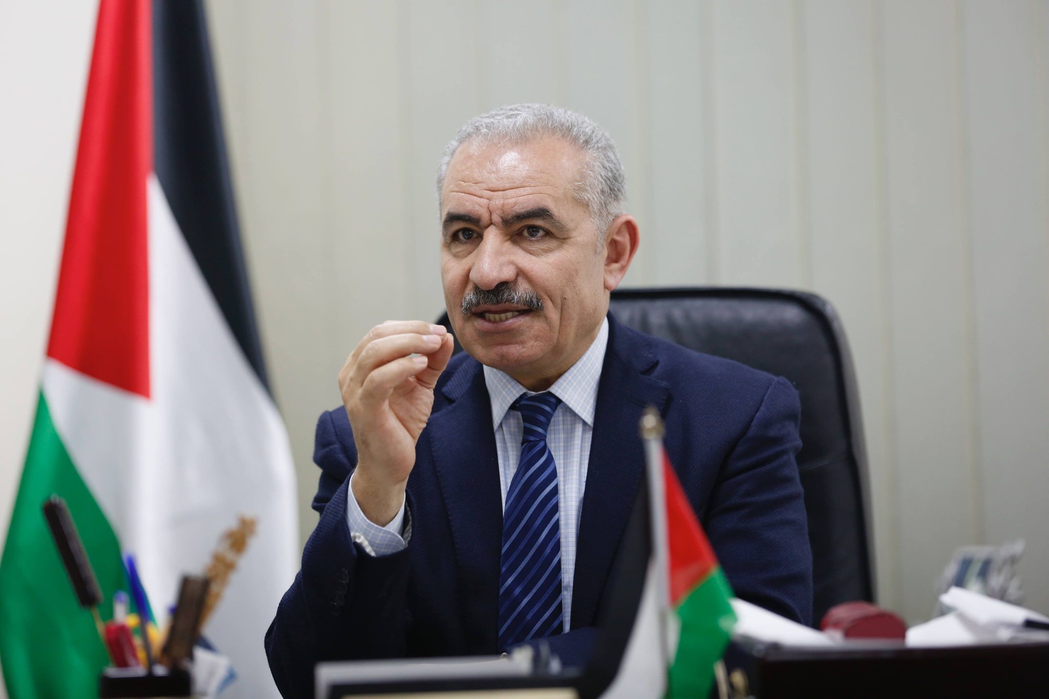 Shtayyeh appelle à une intervention internationale urgente pour empêcher l’expansion du génocide à Rafah, qui regorge de personnes déplacées
