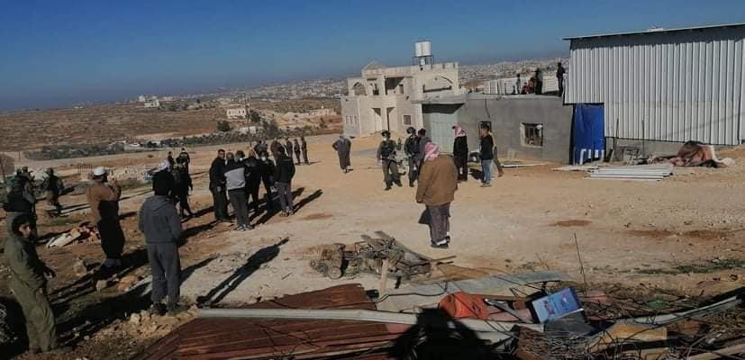 L’armée israélienne cause plusieurs cas d’asphyxie lors d’une opération de démolition  d'une maison au sud d’Hébron