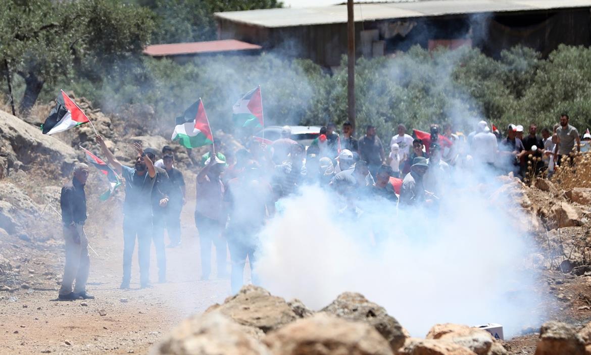 Des dizaines de cas d’asphyxie lors d’affrontements avec l’occupation près de Tulkarem 