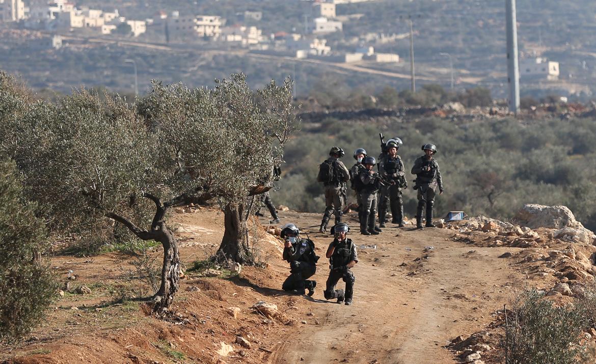 Rapport quotidien : Les forces d’occupation israéliennes escaladent leurs violations contre les Palestiniens