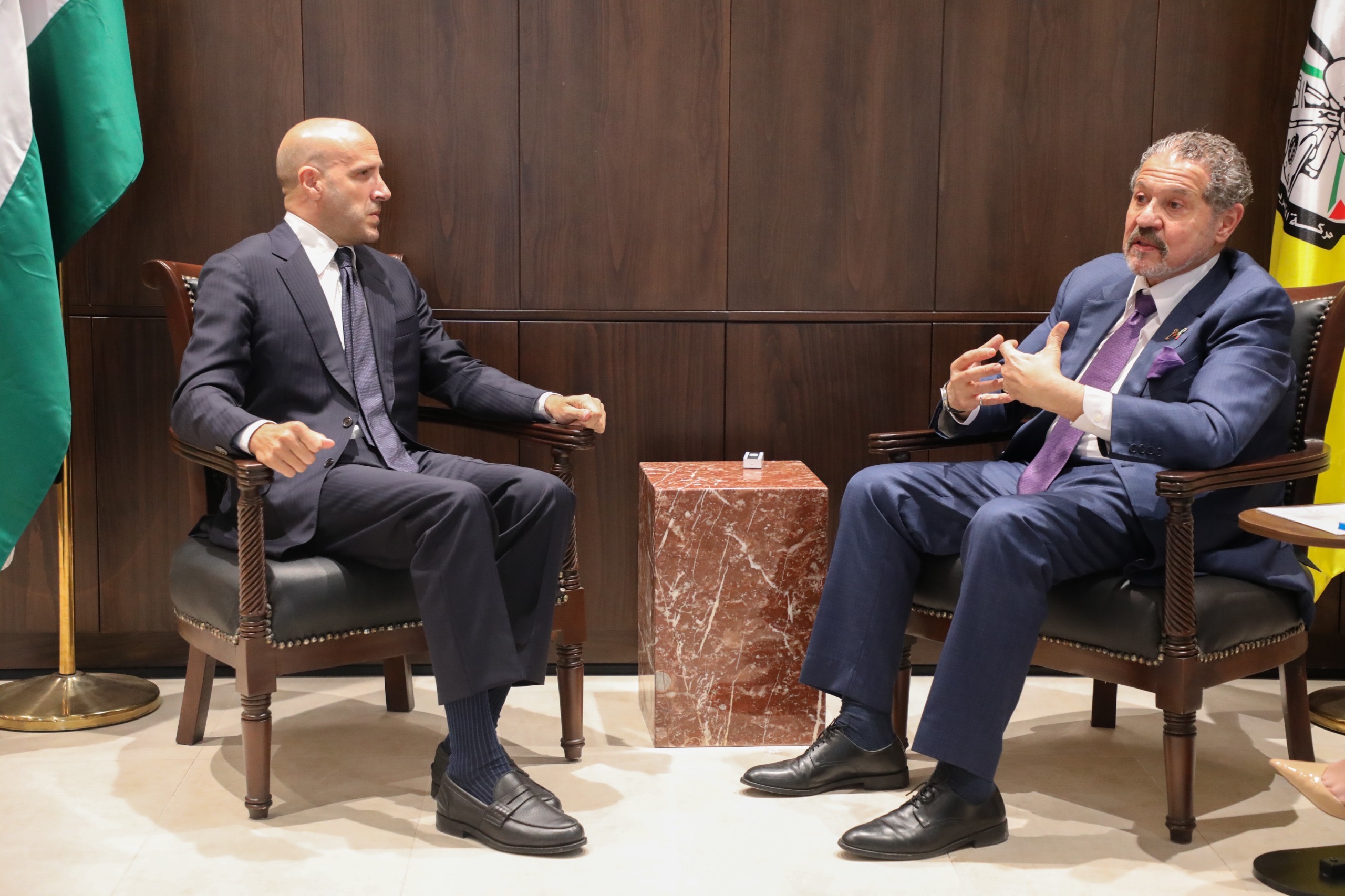 Yasser Abbas discute avec une délégation du Parti socialiste européen du renforcement des relations bilatérales et des développements politiques en Palestine
