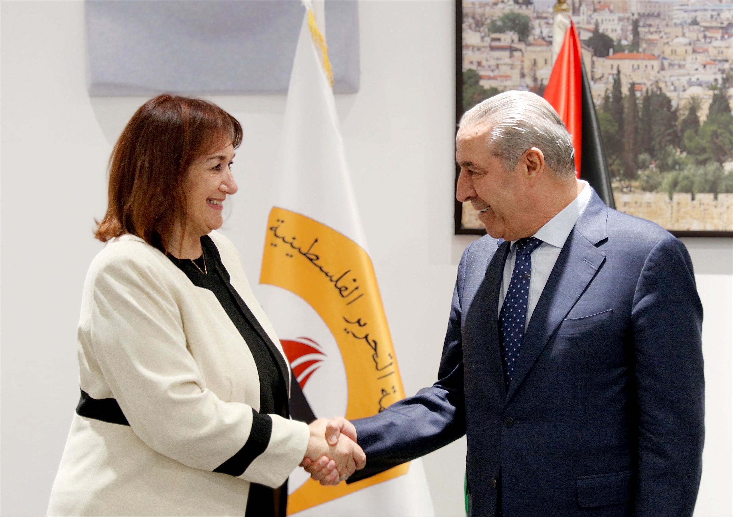 Al-Shaikh discute avec une délégation européenne l'évolution de la situation palestinienne et les efforts déployés pour relancer le processus politique