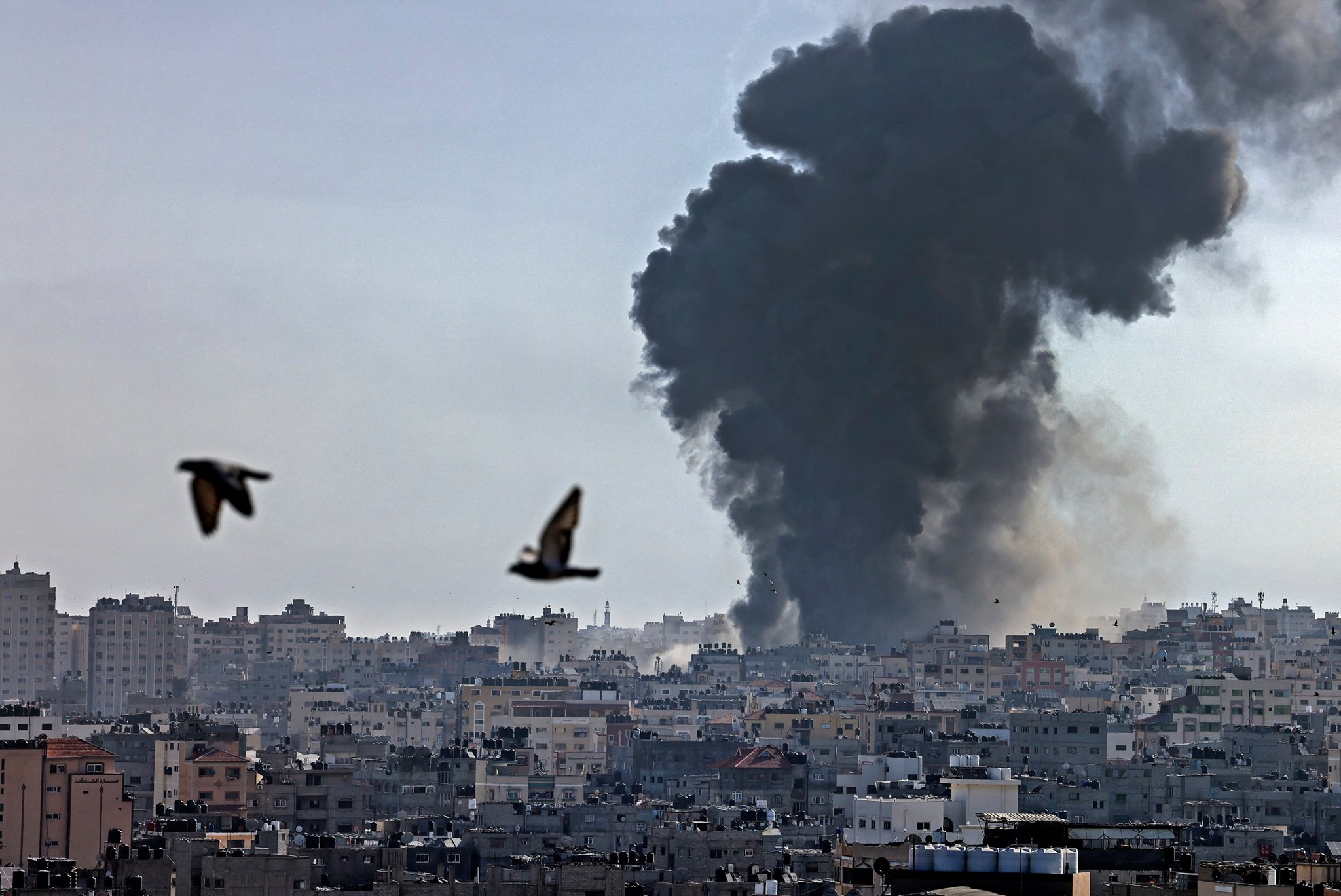 L’aviation militaire israélienne bombarde plusieurs zones dans la bande de Gaza 